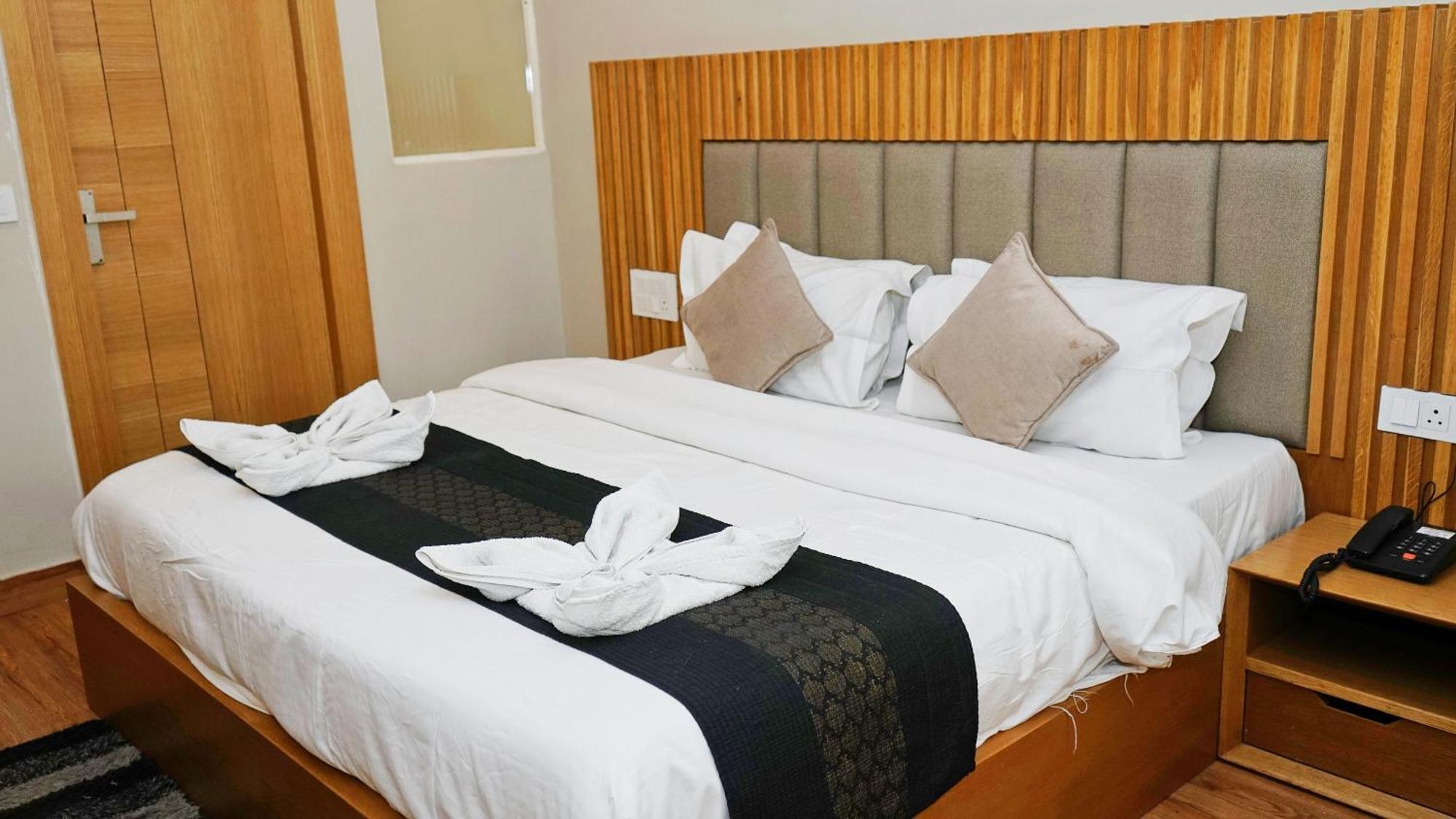 Hotel M And Resort McLeod Ganj Exteriör bild