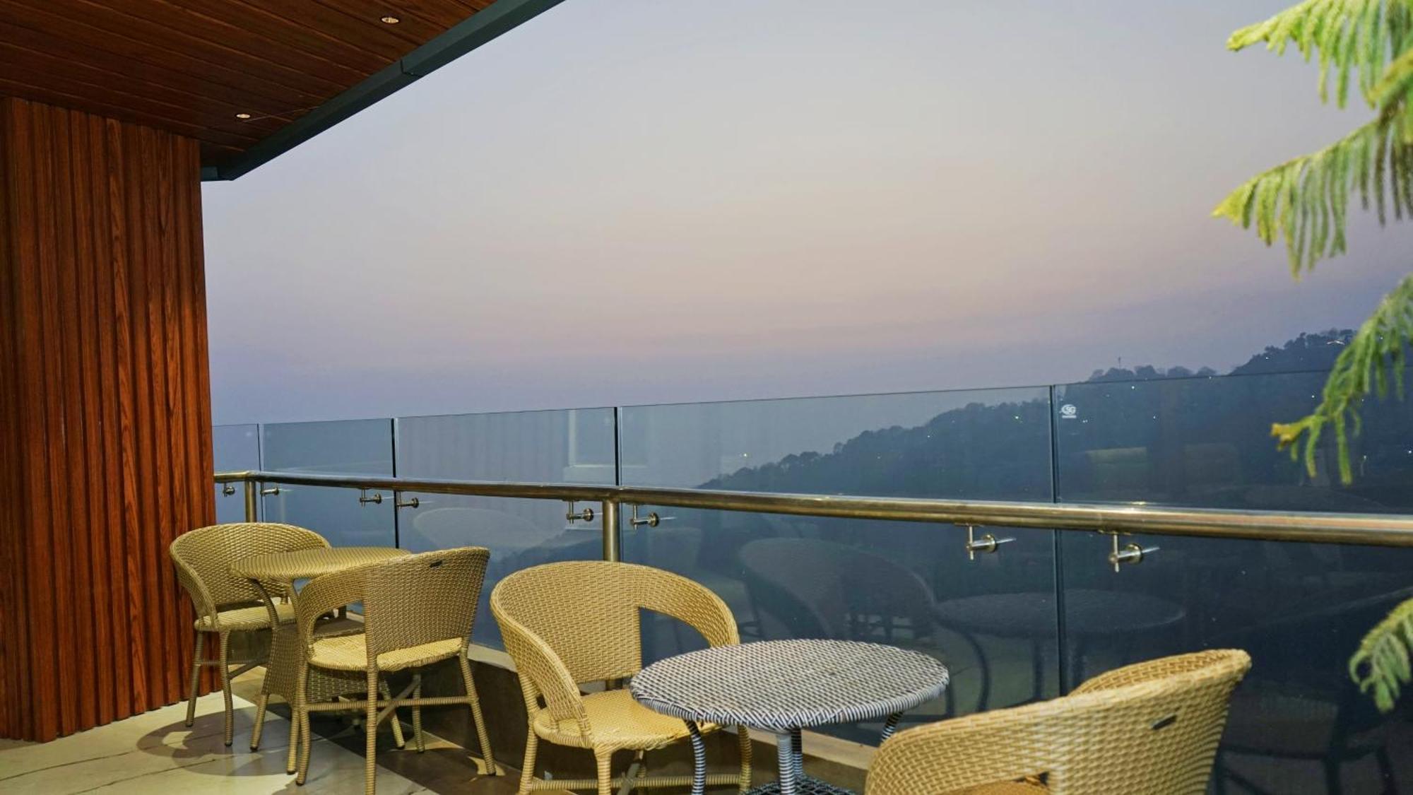 Hotel M And Resort McLeod Ganj Exteriör bild